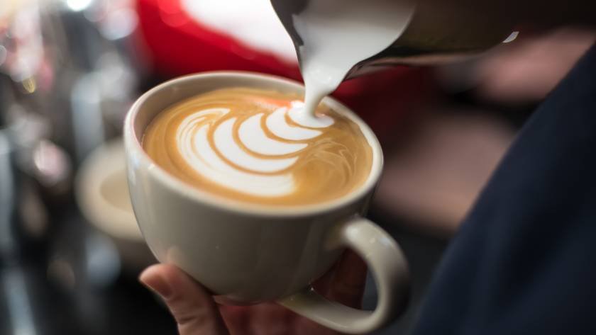 cafe recién servido en Cayros
