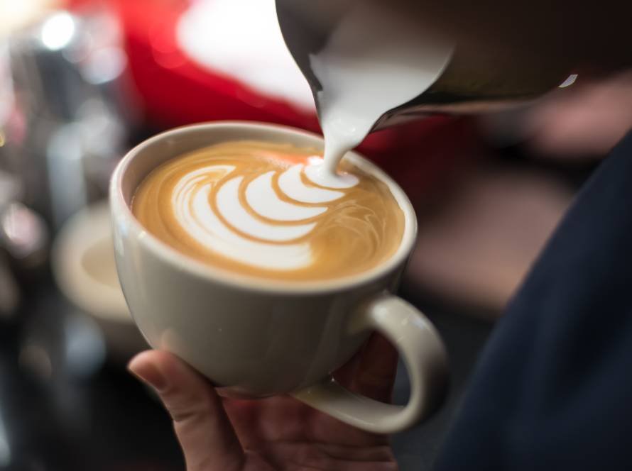 cafe recién servido en Cayros